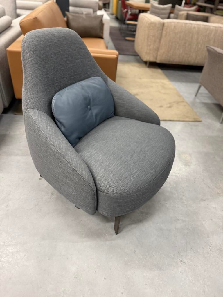 Nieuw Leolux Jill Fauteuil Fay stof Design Stoel, Huis en Inrichting, Fauteuils, Leolux, Pode Harvink Jori Rolf Benz Design on Stock Eyye Montis