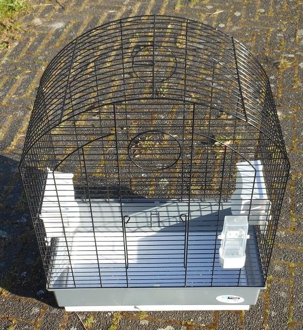 Te koop aangeboden een zo goed als nieuwe vogelkooi, Ophalen, Zo goed als nieuw, Metaal, Vogelkooi