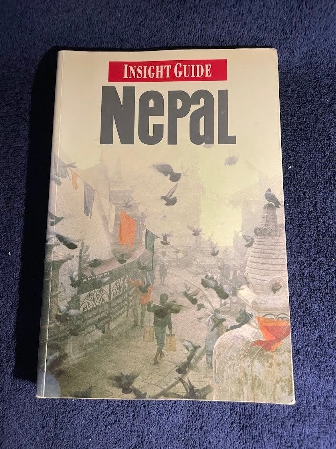Boek: Nepal. Insight Guide. Nederlandse editie: - X. vd Hoek, X. van den Hoek., Ophalen of Verzenden, Reisgids of -boek, Azië