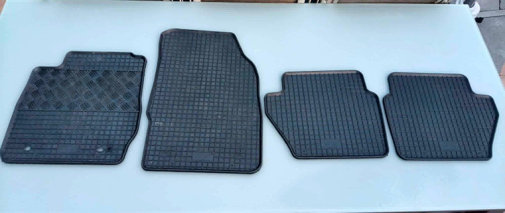 Ford Fiesta Rubber en Velours Matten, Auto diversen, Automatten, Ophalen of Verzenden, Gebruikt