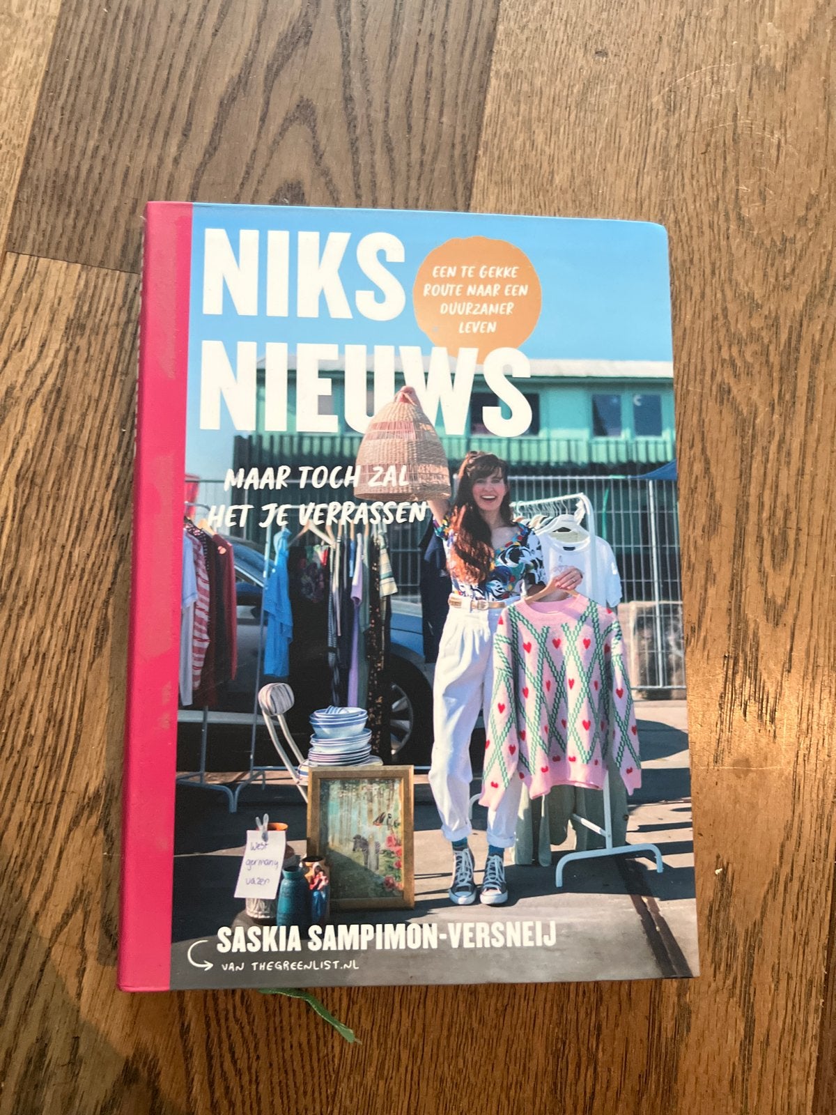 Saskia Sampimon-Versneij - Niks Nieuws, Saskia Sampimon-Versneij, Ophalen of Verzenden, Zo goed als nieuw, Mode algemeen
