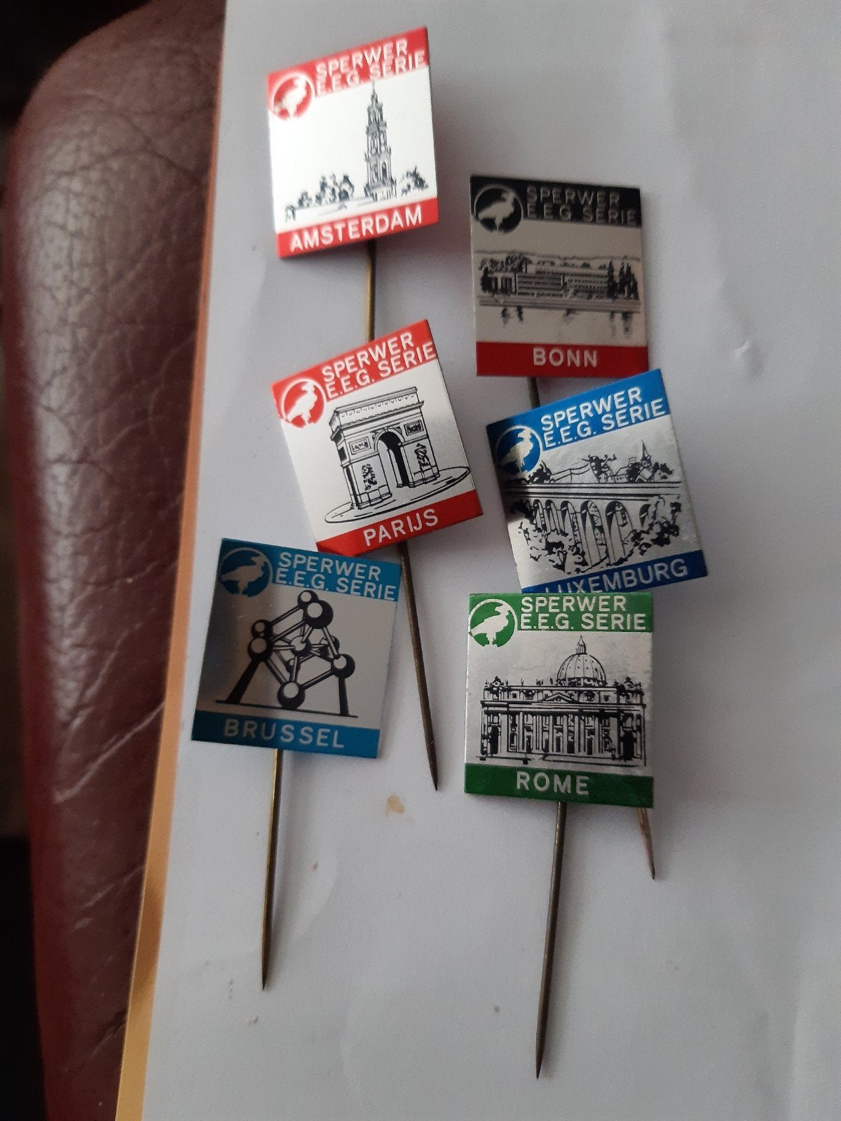 6 Speldjes SPERWER E.E.G serie, Ophalen of Verzenden, Nieuw, Stad of Land, Speldje of Pin