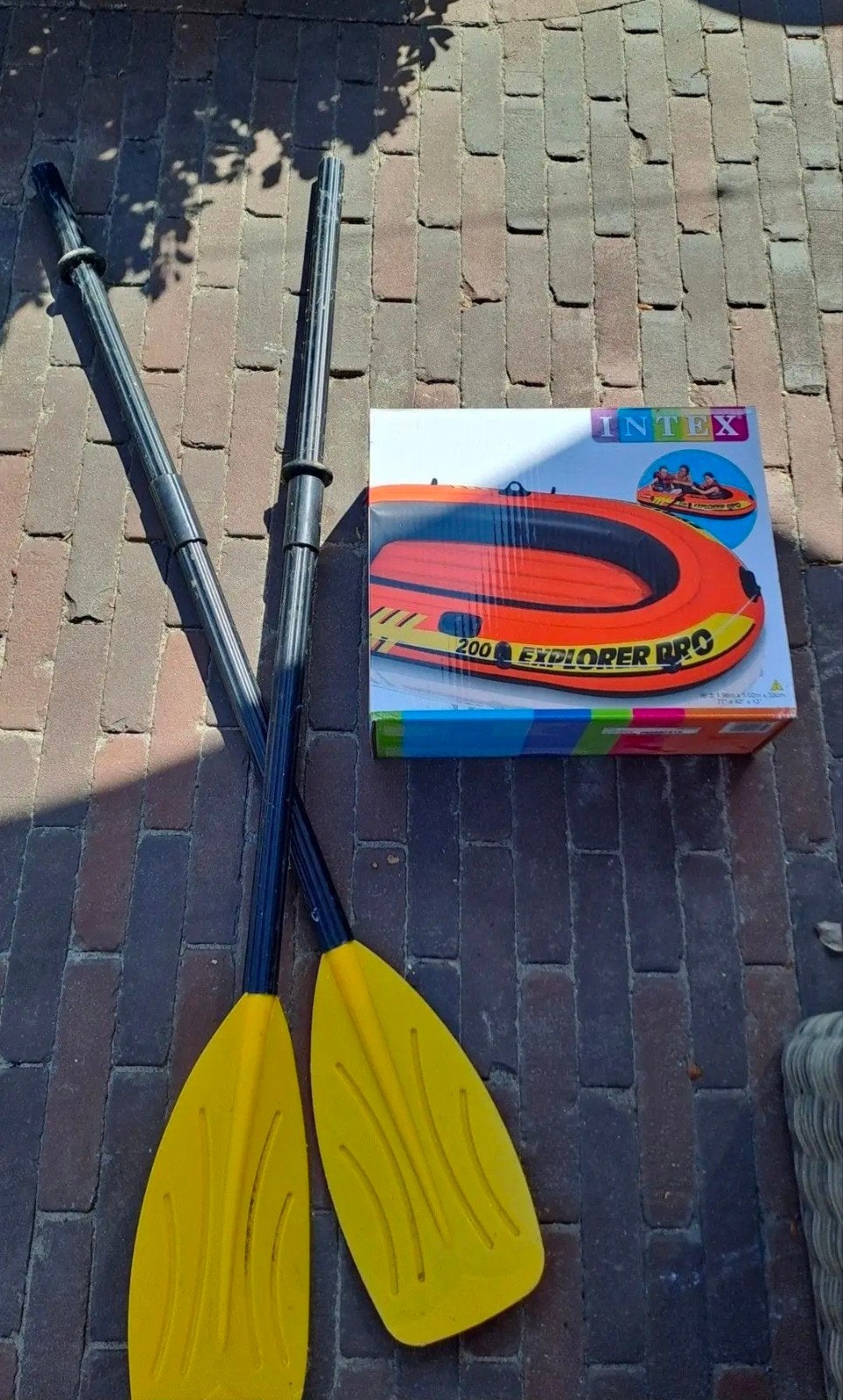 Opblaasboot (nieuw in doos) + peddels, Watersport en Boten, Ophalen, Nieuw, Enkelbladige peddel