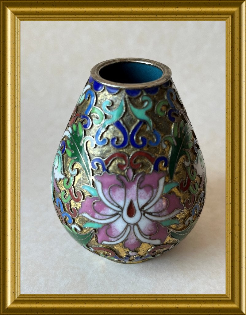 Mooi klein bewerkt Chinees vaasje, cloisonne, champleve, Antiek en Kunst, Ophalen of Verzenden, China, Meerkleurig, Metaal