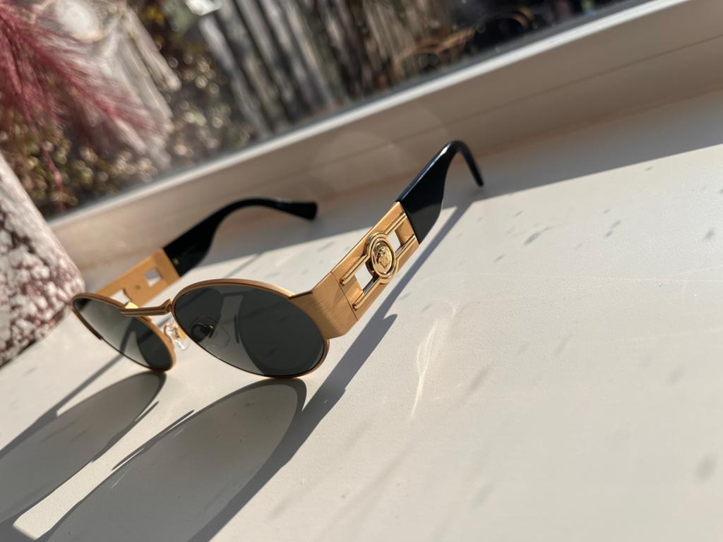 Originele Vintage Versace Zonnebril Jaren '90 met Doos, Zonnebril, Zwart, Gianni Versace, Nieuw