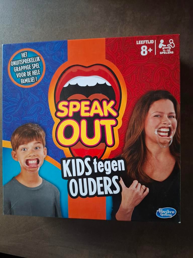 Speak Out Kids tegen Ouders - Hilarisch familiespel!, Vijf spelers of meer, Ophalen of Verzenden, Gebruikt, Hasbro Gaming