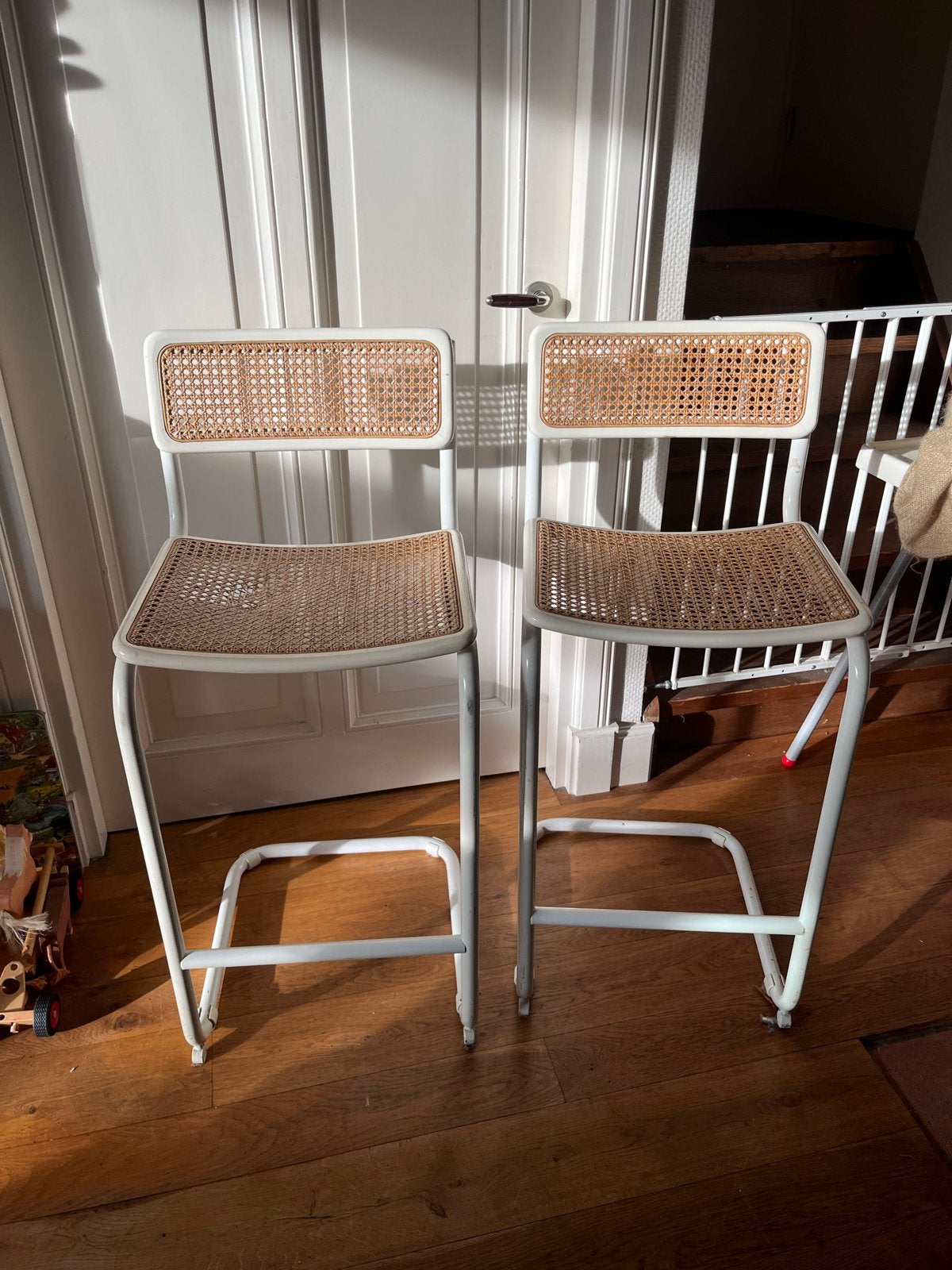 Set van 2 vintage Italiaanse rotan barkrukken, Huis en Inrichting, Gebruikt, Ophalen of Verzenden, 90 cm of meer, Metaal