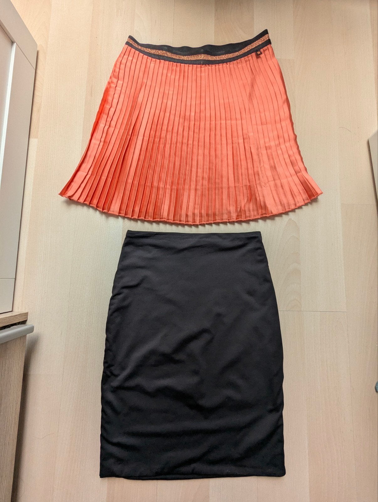 2 Leuke rokjes van WE Fashion en OVS. IZGS, Ophalen of Verzenden, Zo goed als nieuw, Meisje, Jurk of Rok