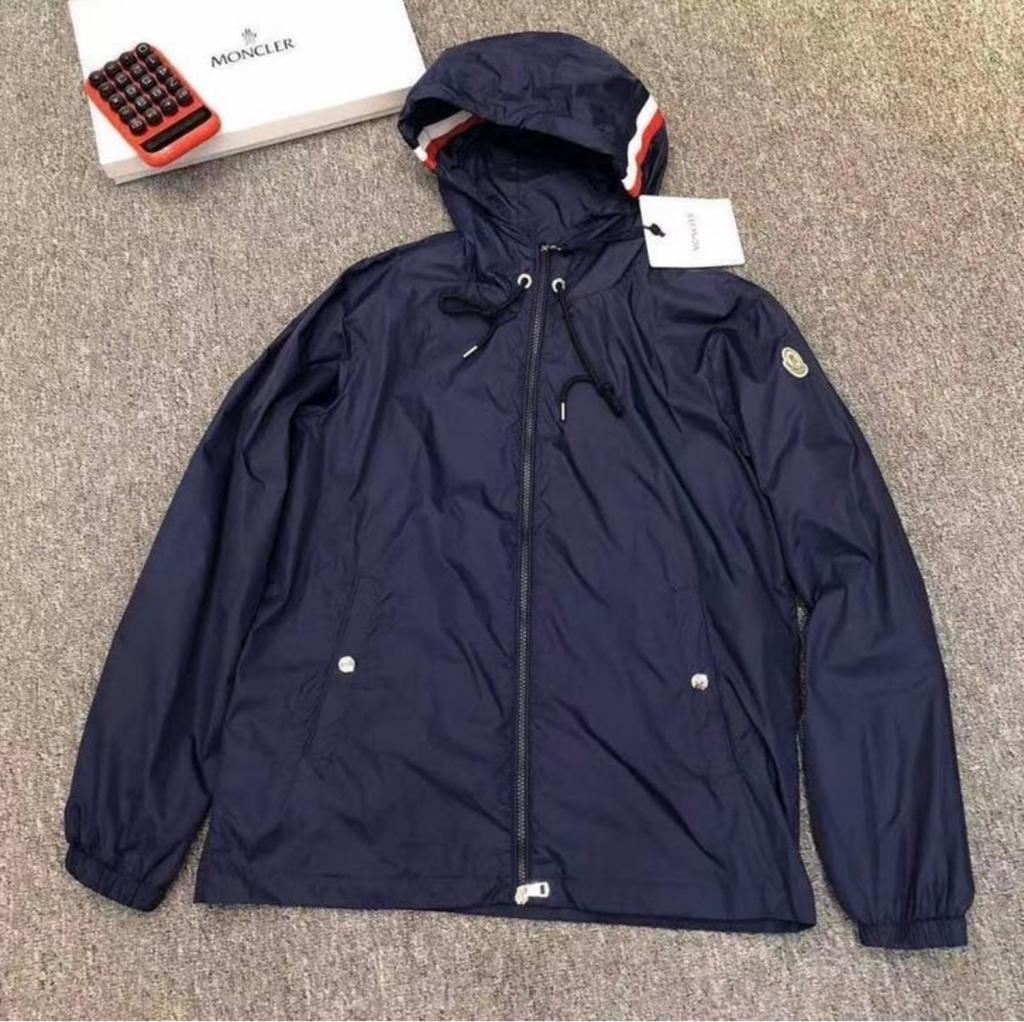 Moncler zomerjas GLOEDNIEUW, Kleding | Heren, Jassen | Winter, Ophalen, Zo goed als nieuw, Zwart