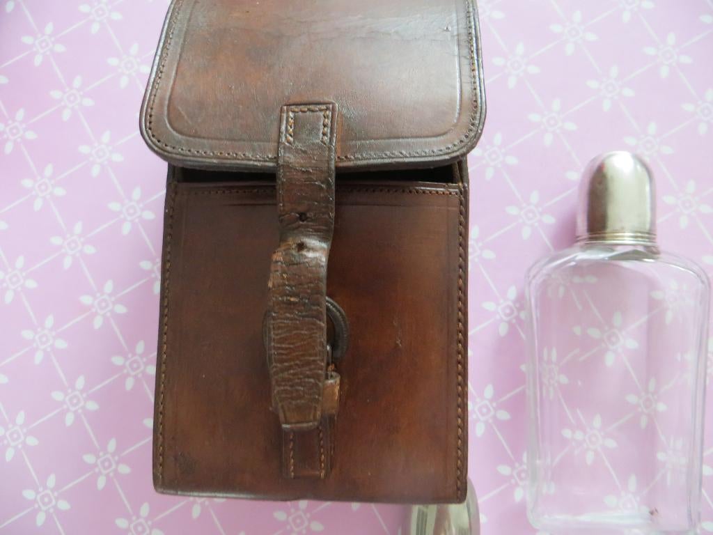 etui vintage/leer/flesjes/, Verzenden