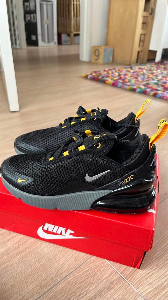 Nike air max 270 sneakers zwart oranje nieuw in doos maat 35, Nieuw, Ophalen of Verzenden, Jongen of Meisje, Sportschoenen