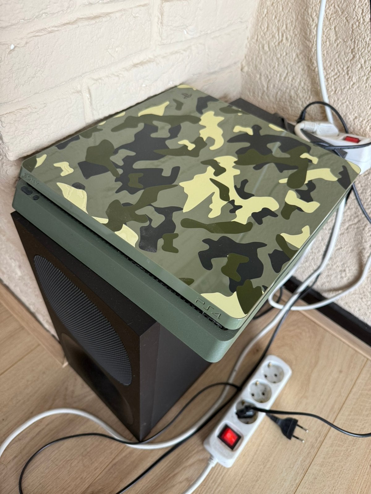 playstation 4 limited edition, Ophalen, Met 2 controllers, Zo goed als nieuw, 1 TB