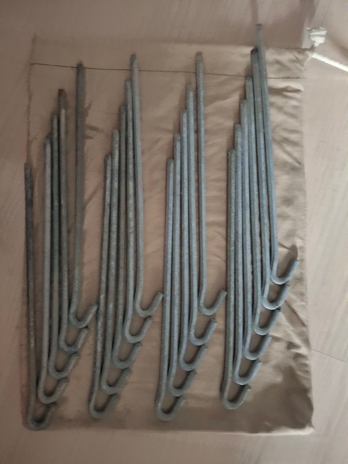 Te koop 21 metalen rotspennen rotsharingen, Ophalen of Verzenden, Nieuw