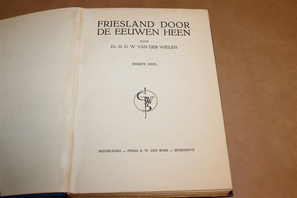 Friesland Door de Eeuwen Heen — Deel 1, 1933 Vintage Boek, Ophalen of Verzenden, Gelezen