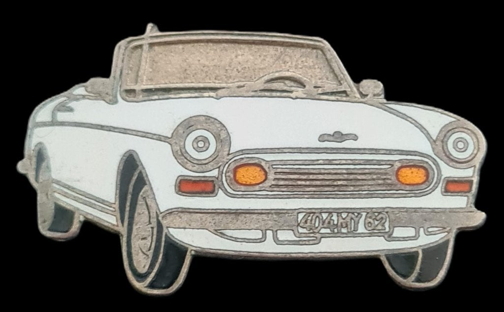 Peugeot 404 pin- wit emaille, Verzenden, Nieuw, Transport, Speldje of Pin