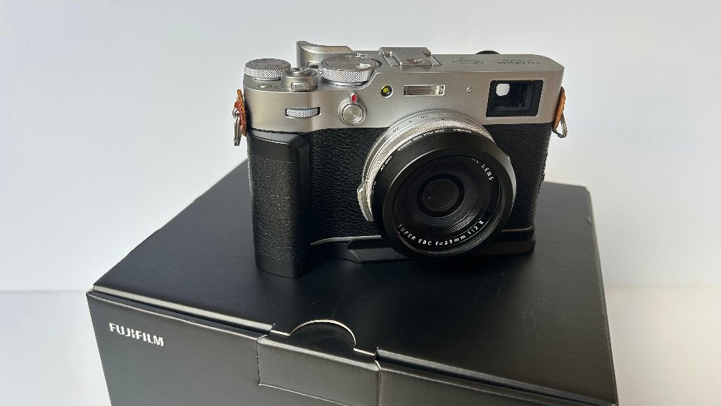 Fujifilm X100V, Ingebouwde flitser, Ophalen of Verzenden, Fujifilm, Compactcamera