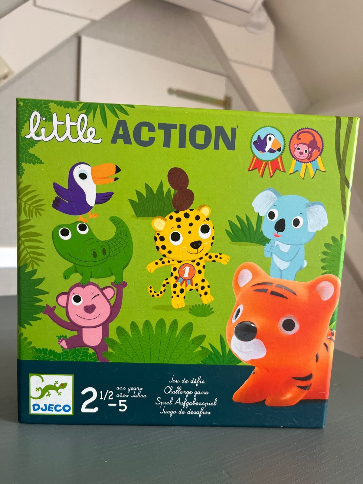 Djeco Little Action: Leuk uitdagend spel voor jonge kinderen, Hobby en Vrije tijd, Gezelschapsspellen | Bordspellen, Zo goed als nieuw