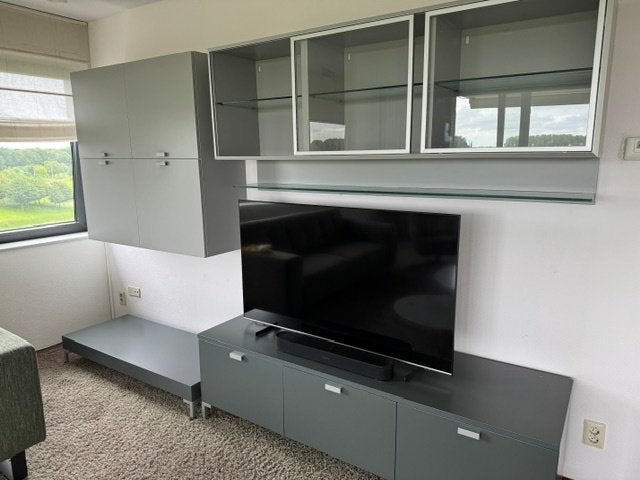 Moderne TV-meubel en wandkasten set, Ophalen, Kunststof, Gebruikt, 100 tot 150 cm