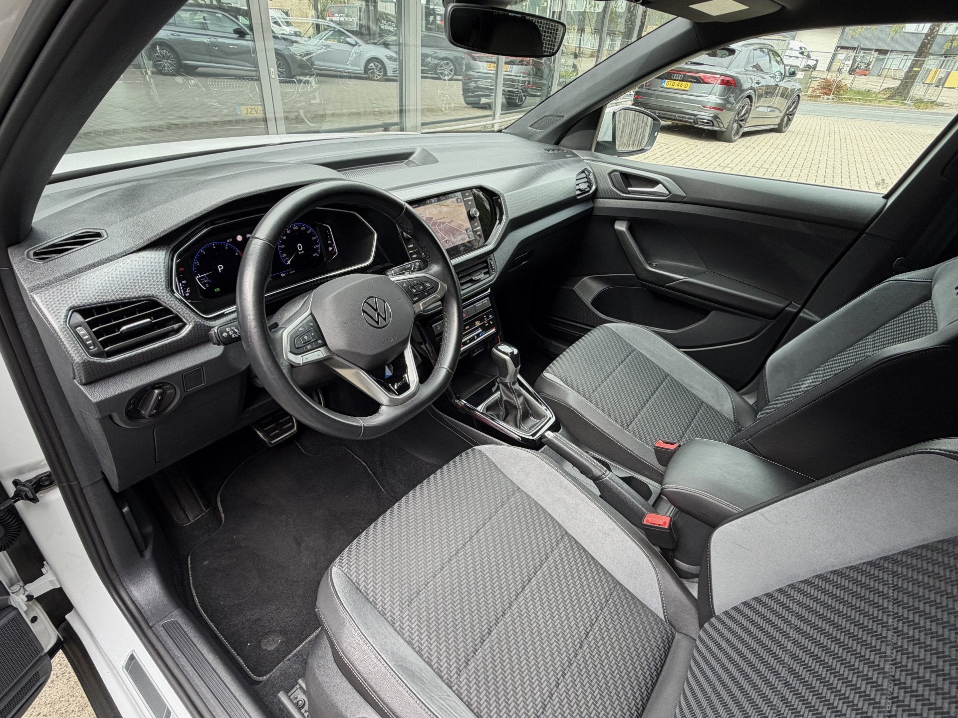 Volkswagen T-Cross 1.0 TSI *!* 2x R-LINE *!* NAVI/ CARPLAY/, Auto's, T-Cross, Gebruikt, Euro 6, Automatische klimaatregeling