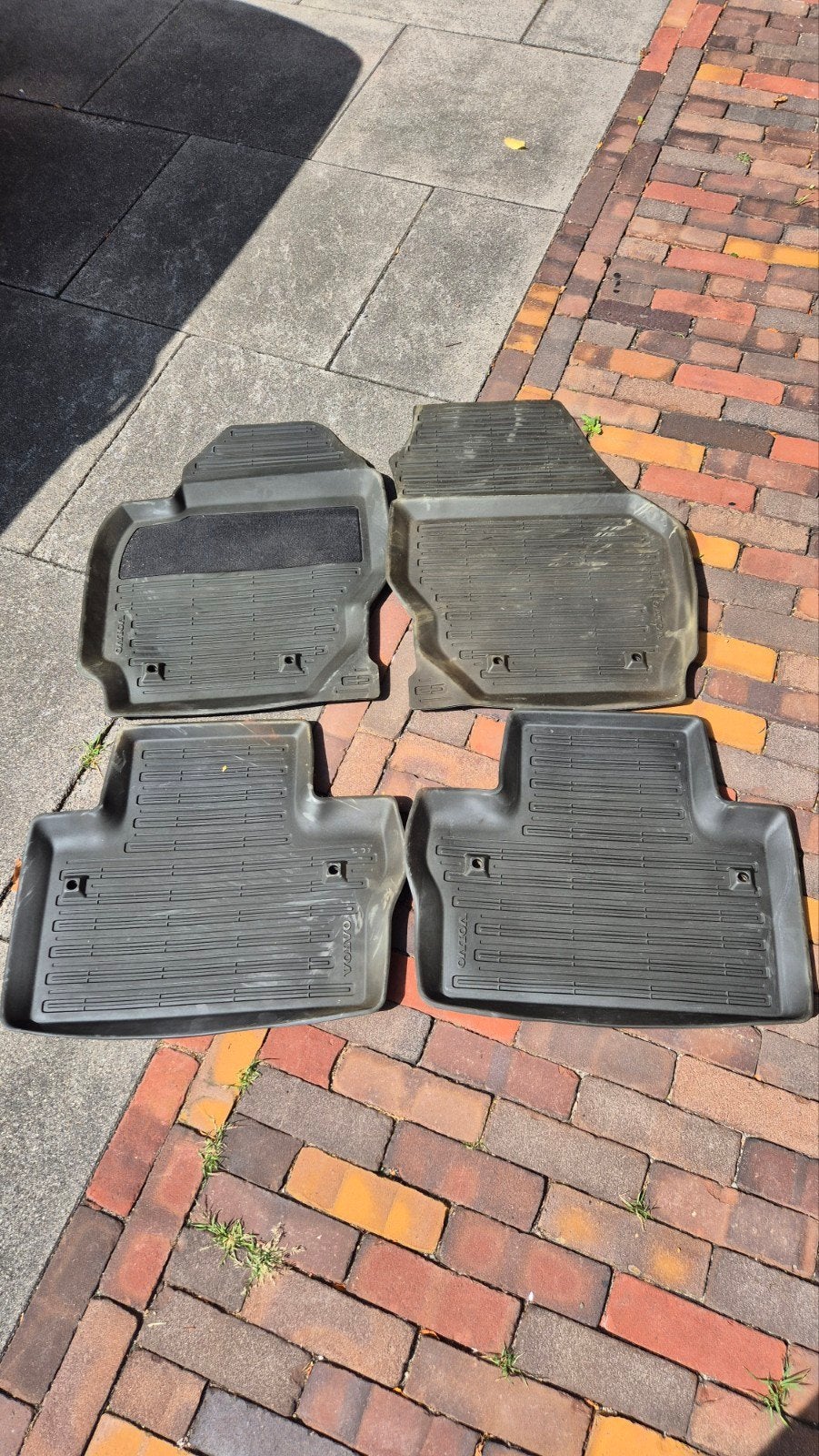 Volvo rubberen vloermatten (set van 4), Ophalen, Gebruikt