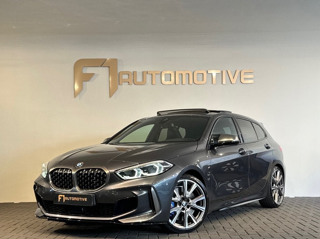 BMW 1-serie M135i xDrive High Executive Edition Pano|HuD|H/K, Auto's, BMW, 1998 cc, Gebruikt, 4 cilinders, Bedrijf