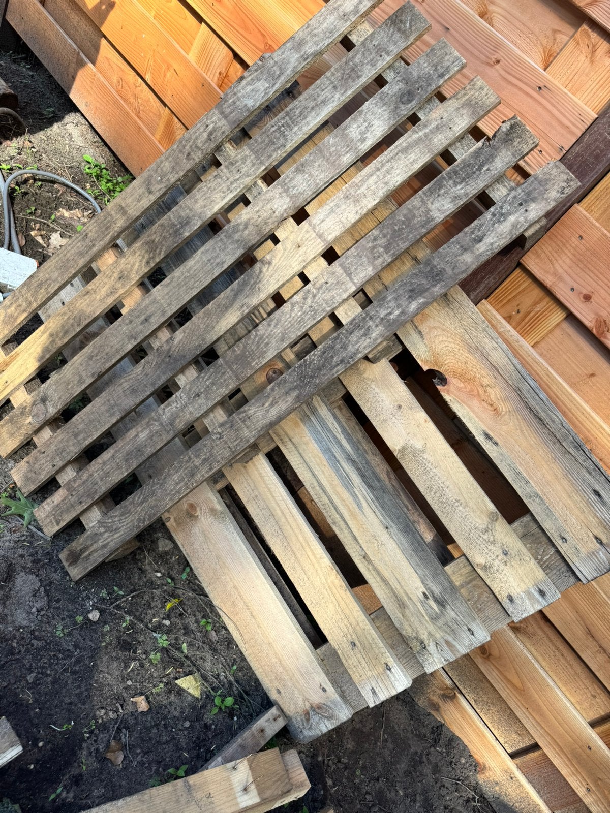 Gratis ophalen. Twee houten pallets., Ophalen, Zo goed als nieuw, Pallet, Minder dan 200 cm