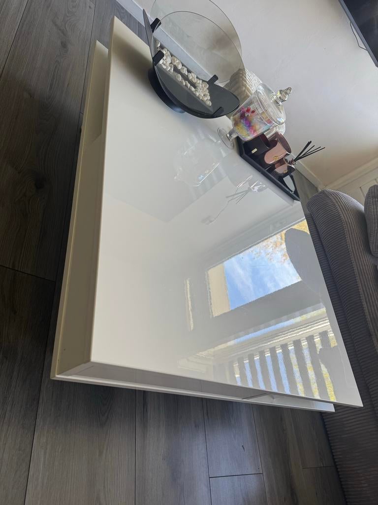 Moderne witte salontafel, hoogglans, Overige materialen, 100 tot 150 cm, Zo goed als nieuw, Minder dan 50 cm