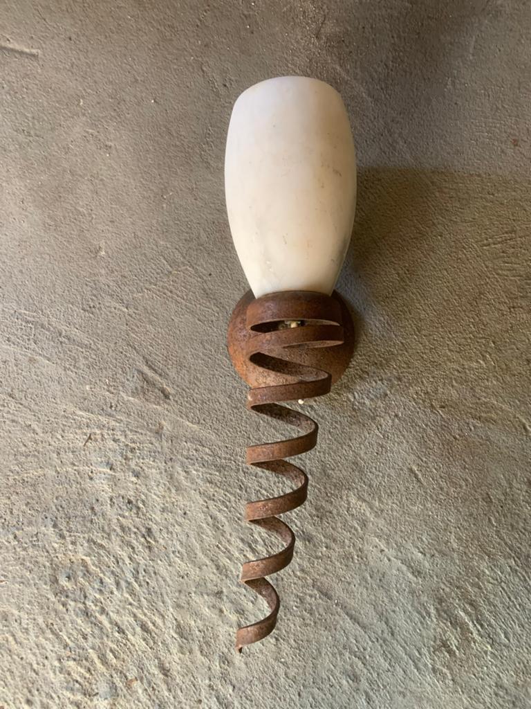Unieke kasteellamp / wandlamp met roestige spiraal, Ophalen, Gebruikt, Glas
