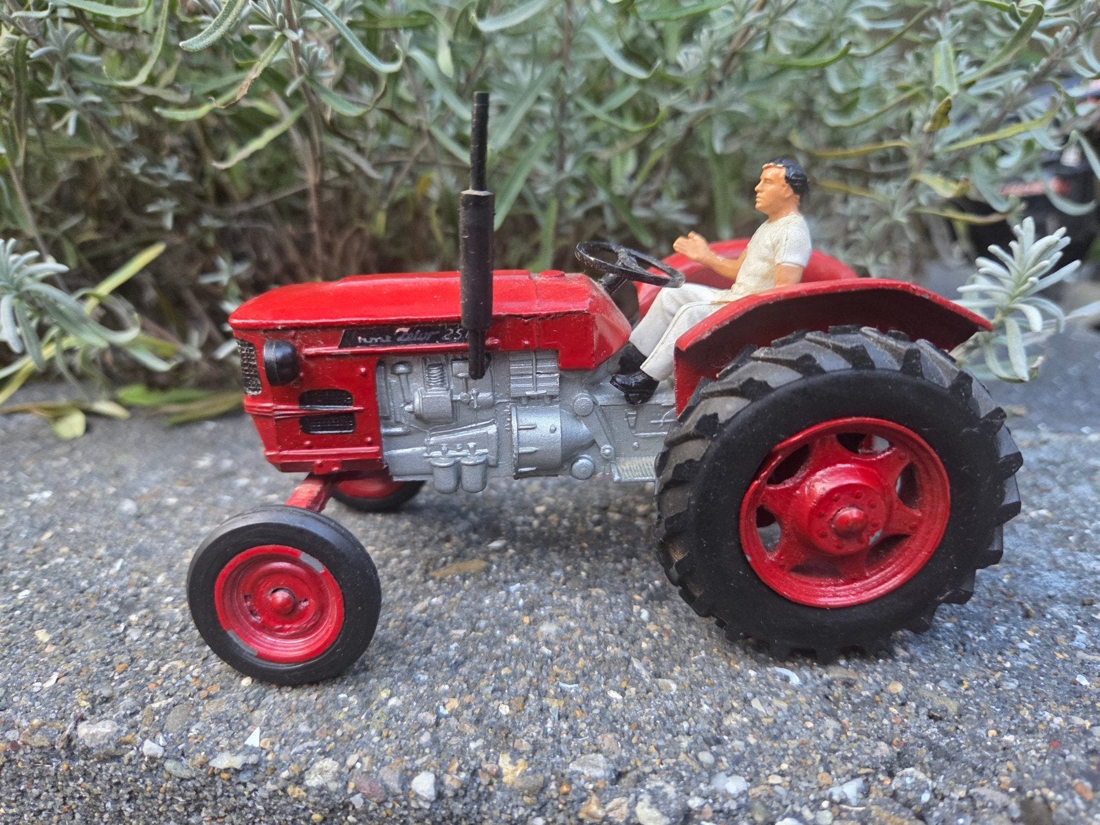 Maxwell Zetor 2511 trekker zeldzaam, Hobby en Vrije tijd, Ophalen of Verzenden, Tractor of Landbouw, SIKU