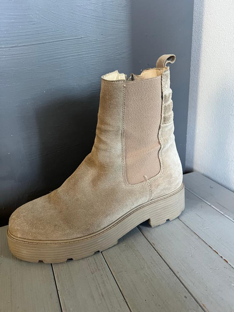 Manfield Suède Chelsea boots enkellaarsjes maat 40, Ophalen of Verzenden, Gedragen, Beige, Lage of Enkellaarzen