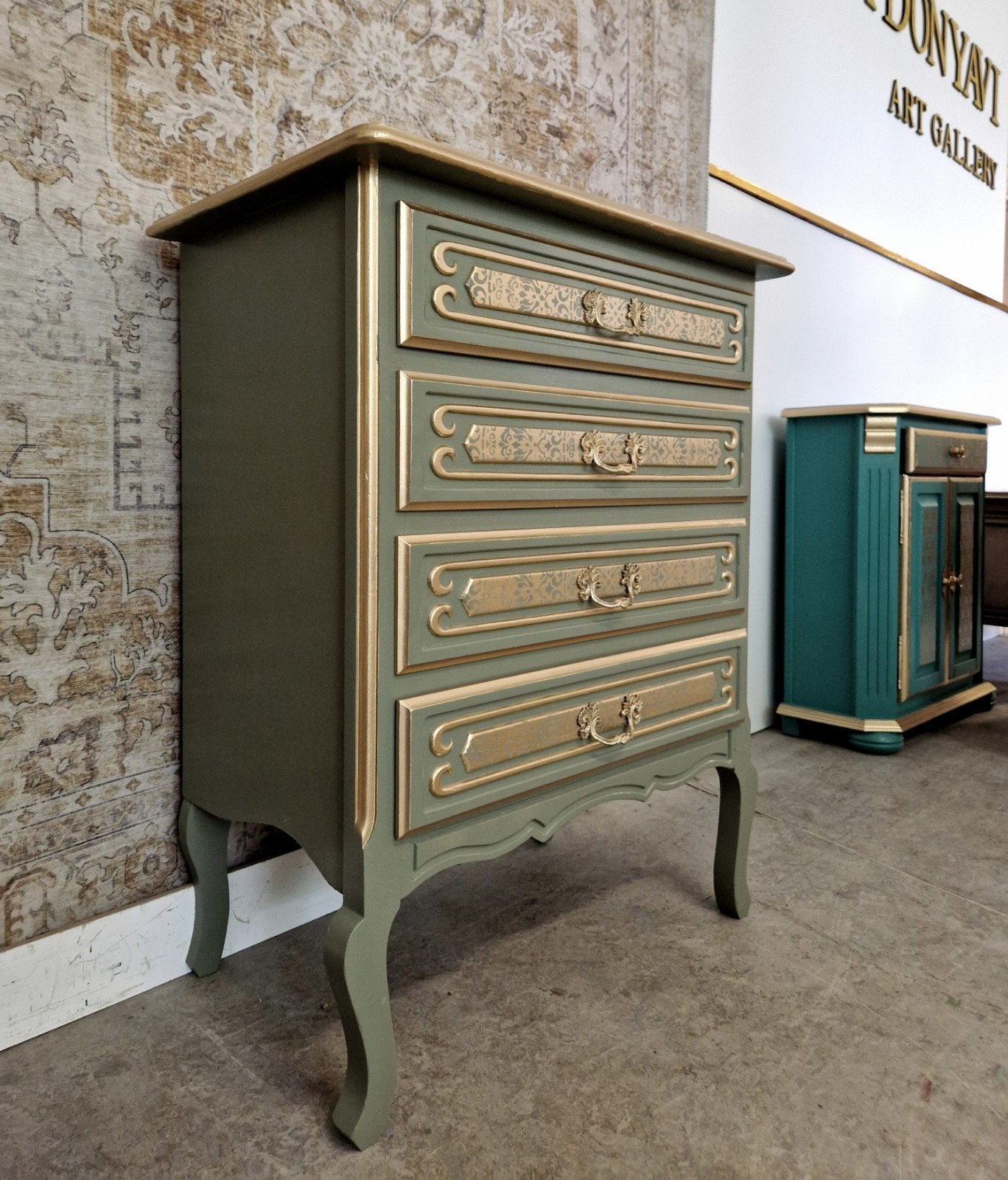 Vintage look dressoir in groen met oosterse patronen, Donyavimin@gmail.com, Mina Donyavi Meubels, Zo goed als nieuw, 3 of 4 laden