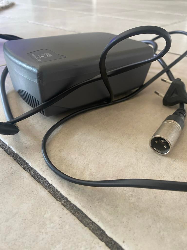 E-Bike Oplader - Gebruikt voor sparta ion , koga , batavua, Fietsen en Brommers, Fietsonderdelen, Ophalen of Verzenden, Gebruikt