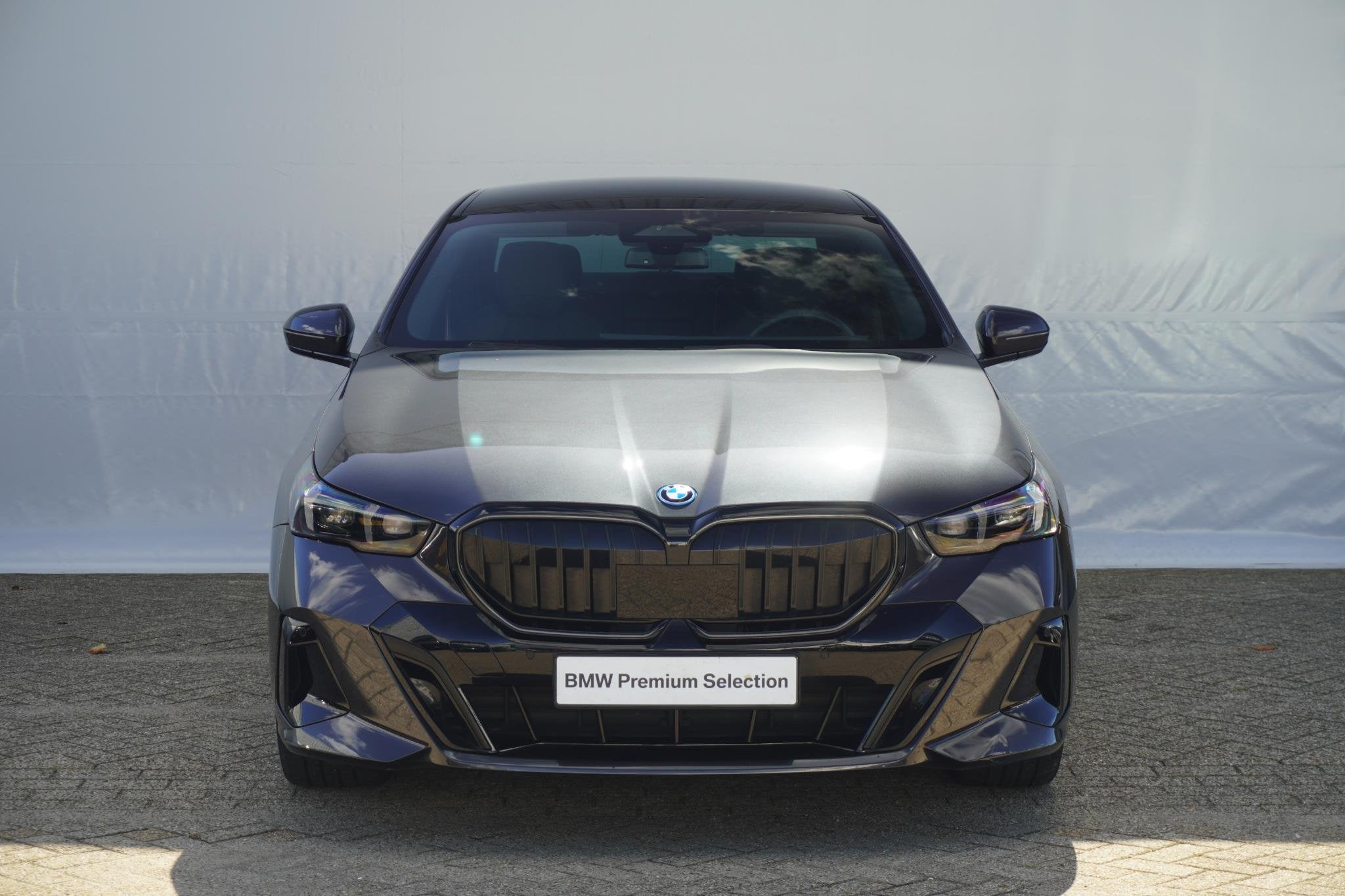 BMW 5 Serie Sedan 530e | M Sportpakket Pro | Harman Kardon |, Auto's, 1998 cc, 4 cilinders, Met garantie (alle), Parkeercamera