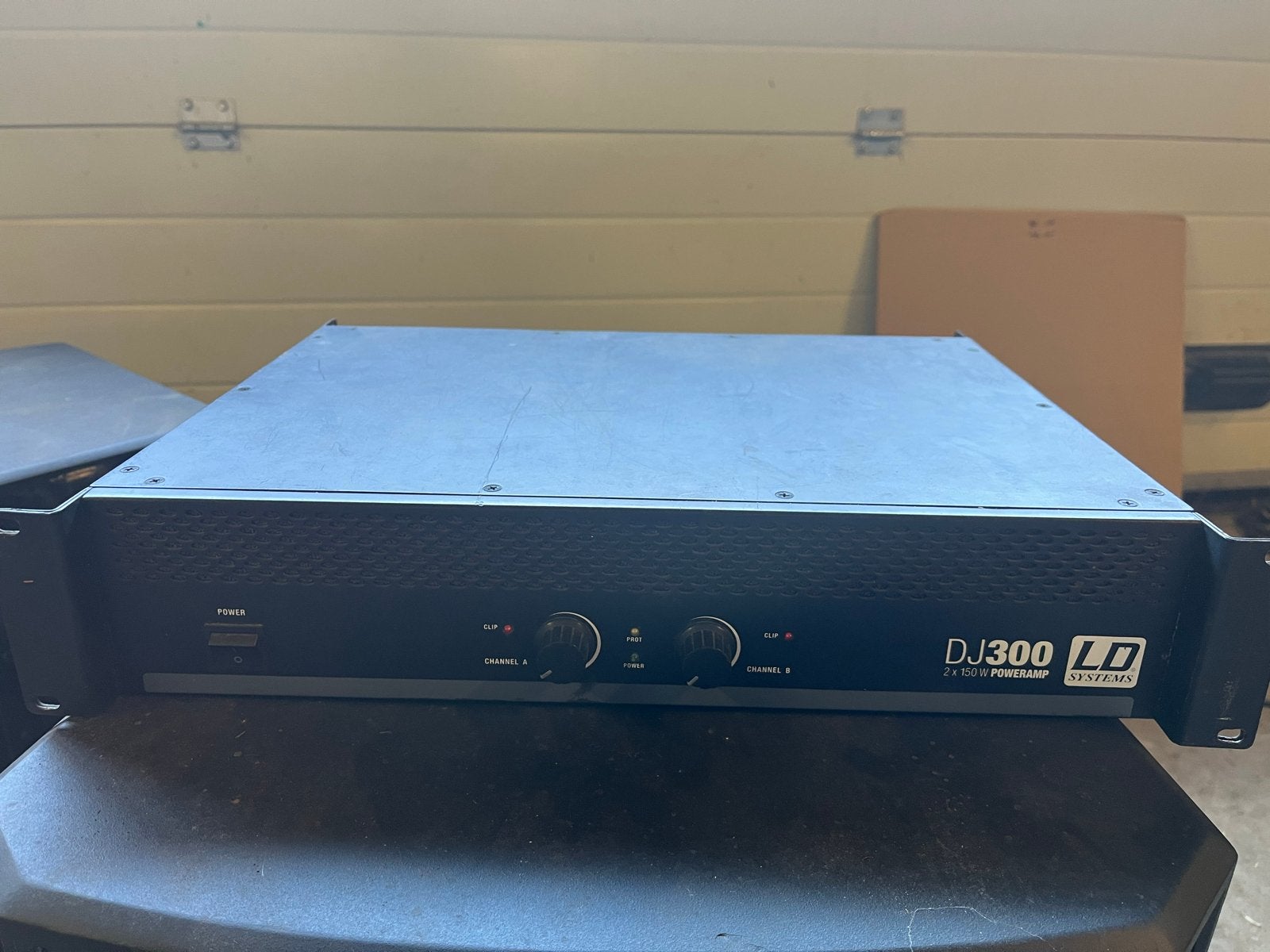LD Systems DJ300 2-kanaals eindversterker, Ophalen, Gebruikt, Minder dan 500 watt, P.A.