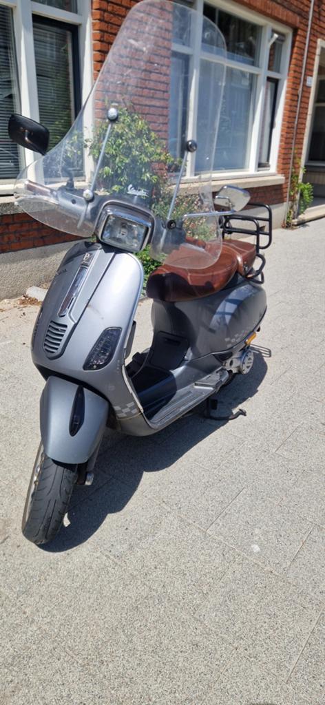 Vespa Sport 2012 met kalfsleren zadel, Ophalen, Gebruikt, Overige typen, Vespa