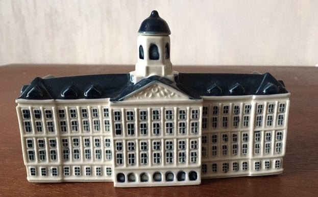 KLM huisje: Paleis op de Dam, Verzamelen, Ophalen of Verzenden, Zo goed als nieuw, Paleis of Waag, Gevuld
