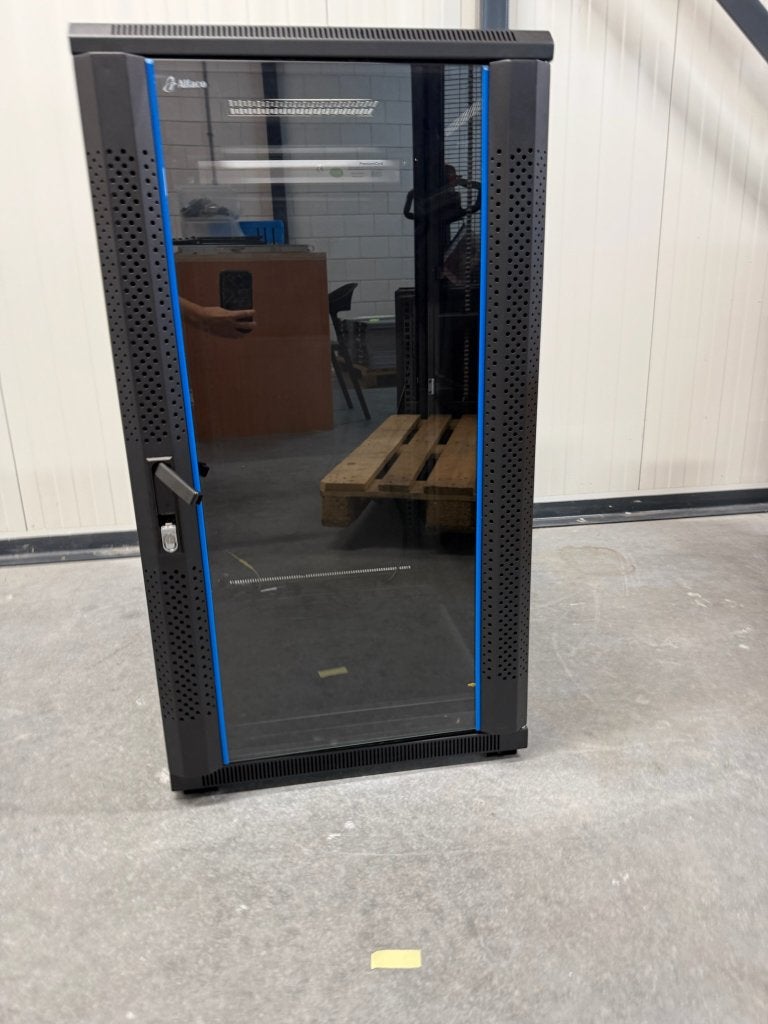 Patchkast/serverrack 22U, Computers en Software, Ophalen, Zo goed als nieuw, Glas, Plaatstaal