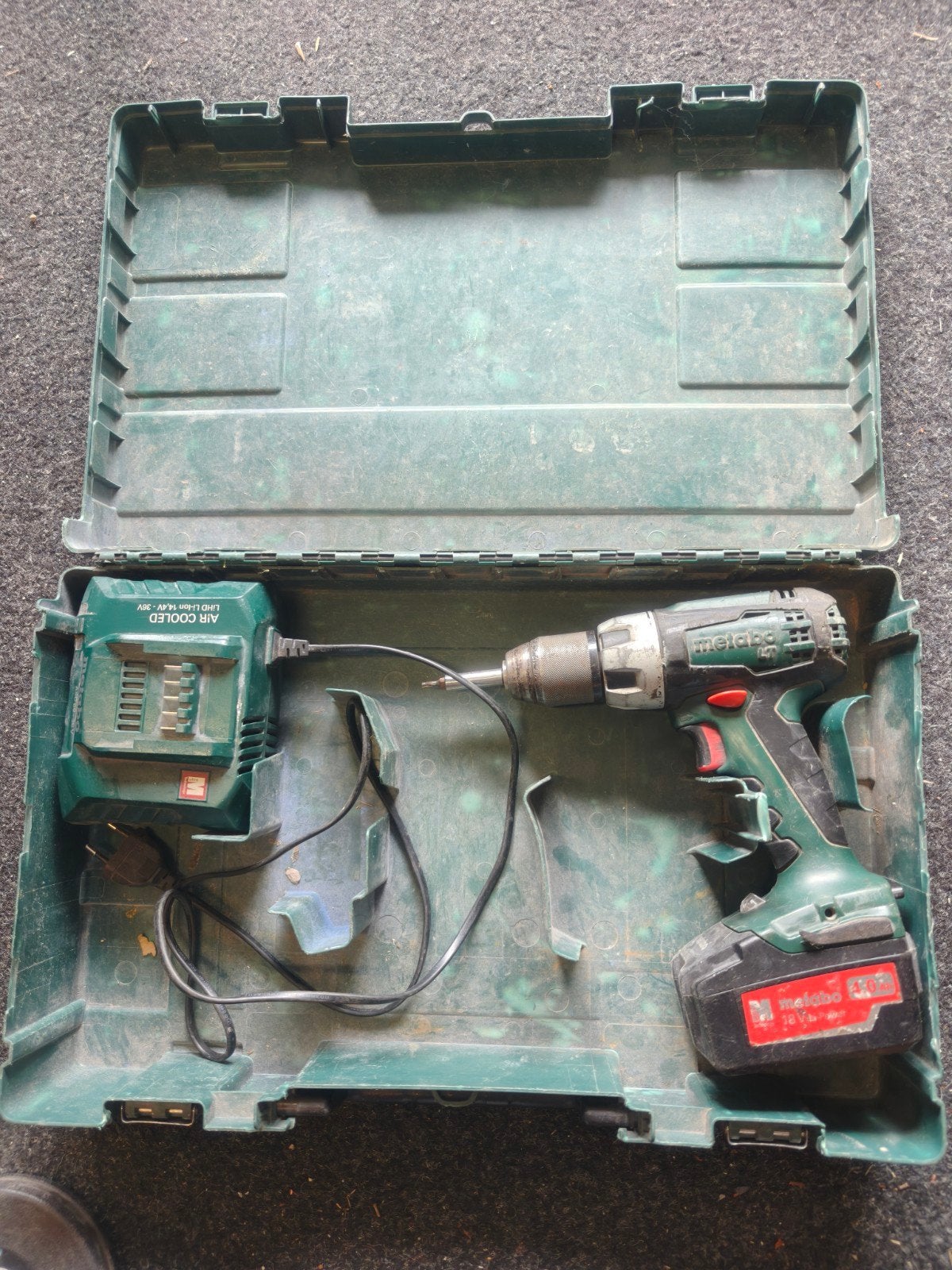 Metabo BS 18 LT 18V 4.0Ah met Oplader, Variabele snelheid, Ophalen, Boormachine, Gebruikt