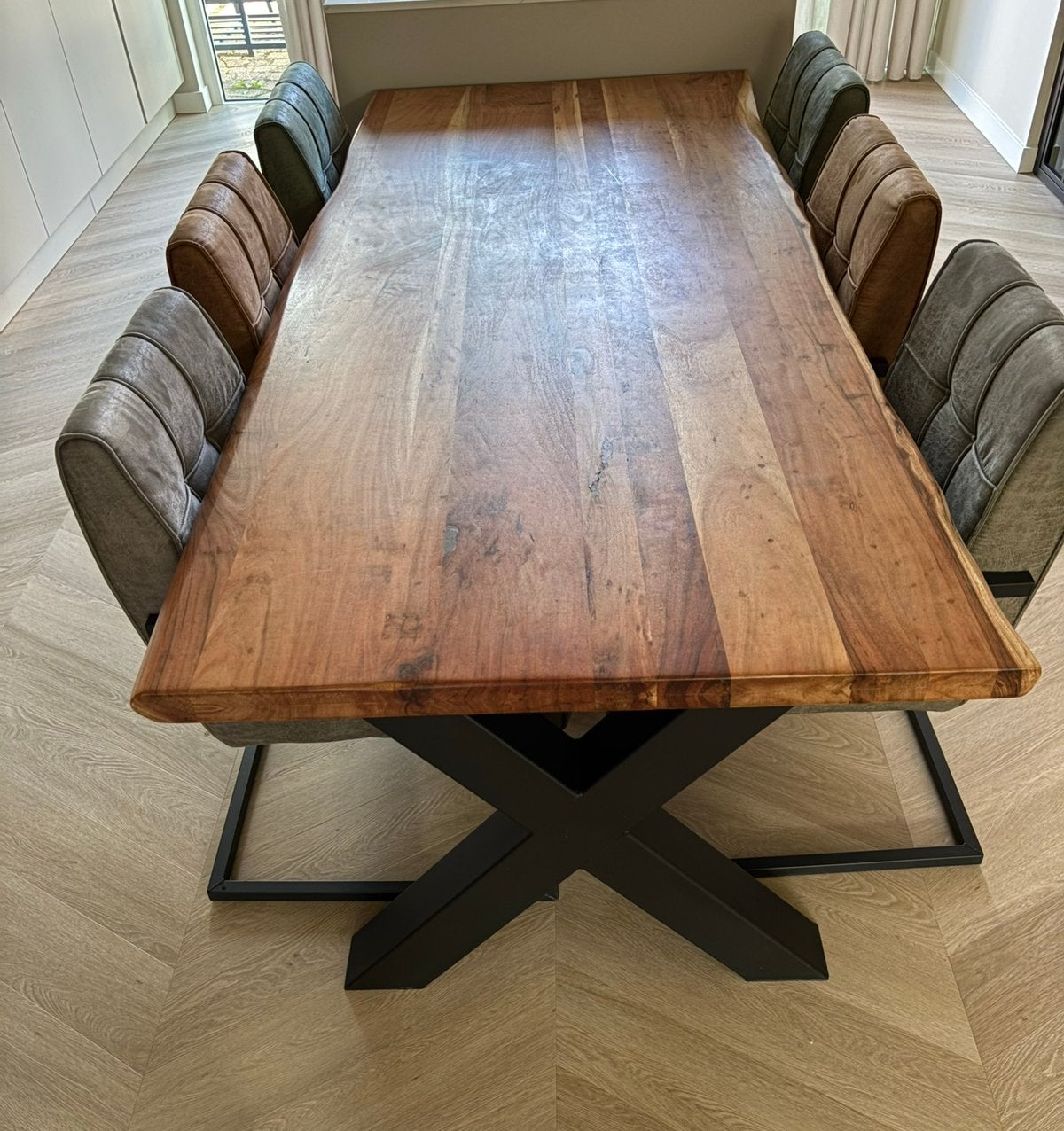 HUUS Live Edge eettafel 220x100 + 6 eetkamerstoelen, Ophalen, Gebruikt