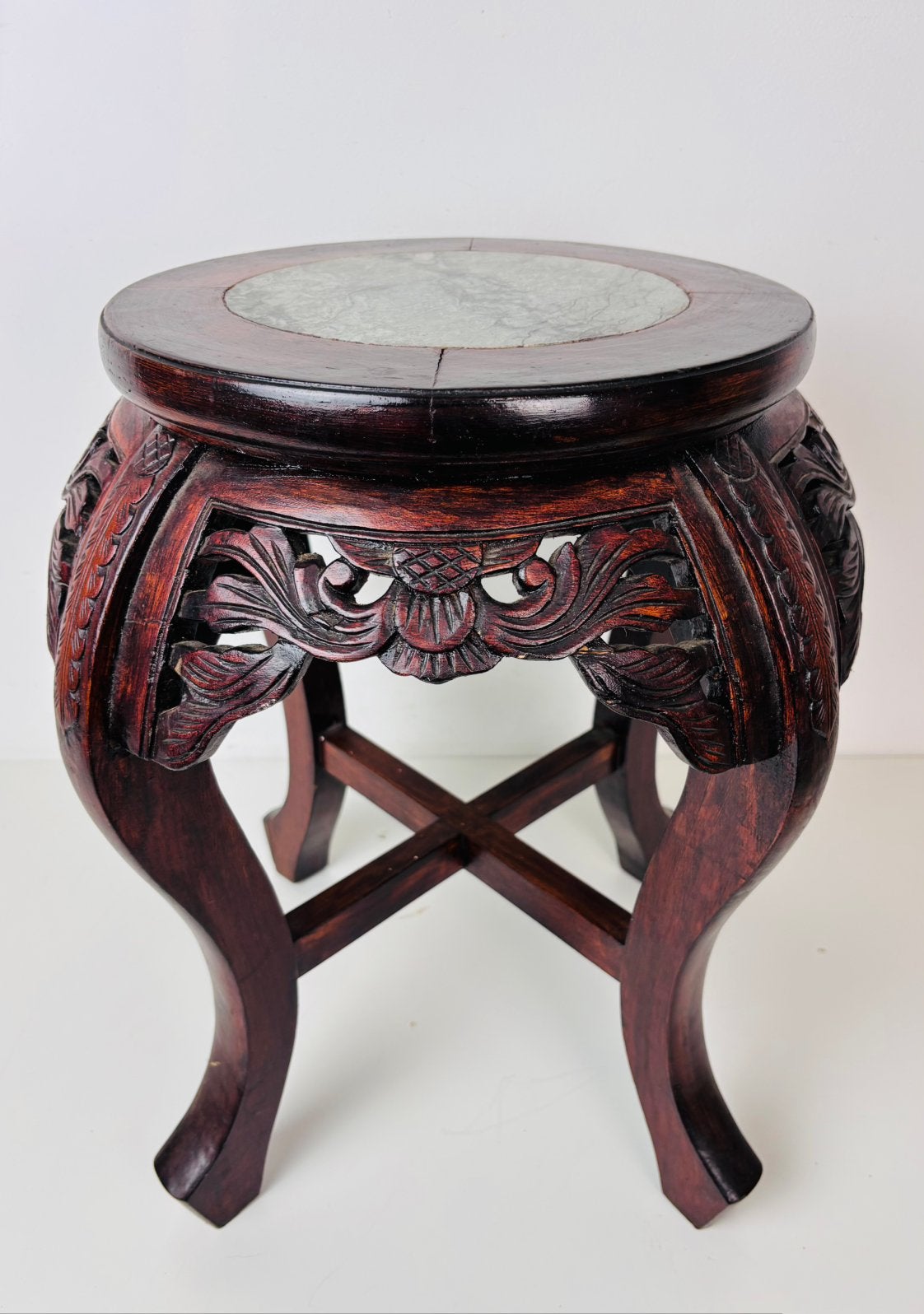 Chinese gesneden hardhouten plantentafel, Minder dan 55 cm, Rond, Ophalen of Verzenden, Zo goed als nieuw