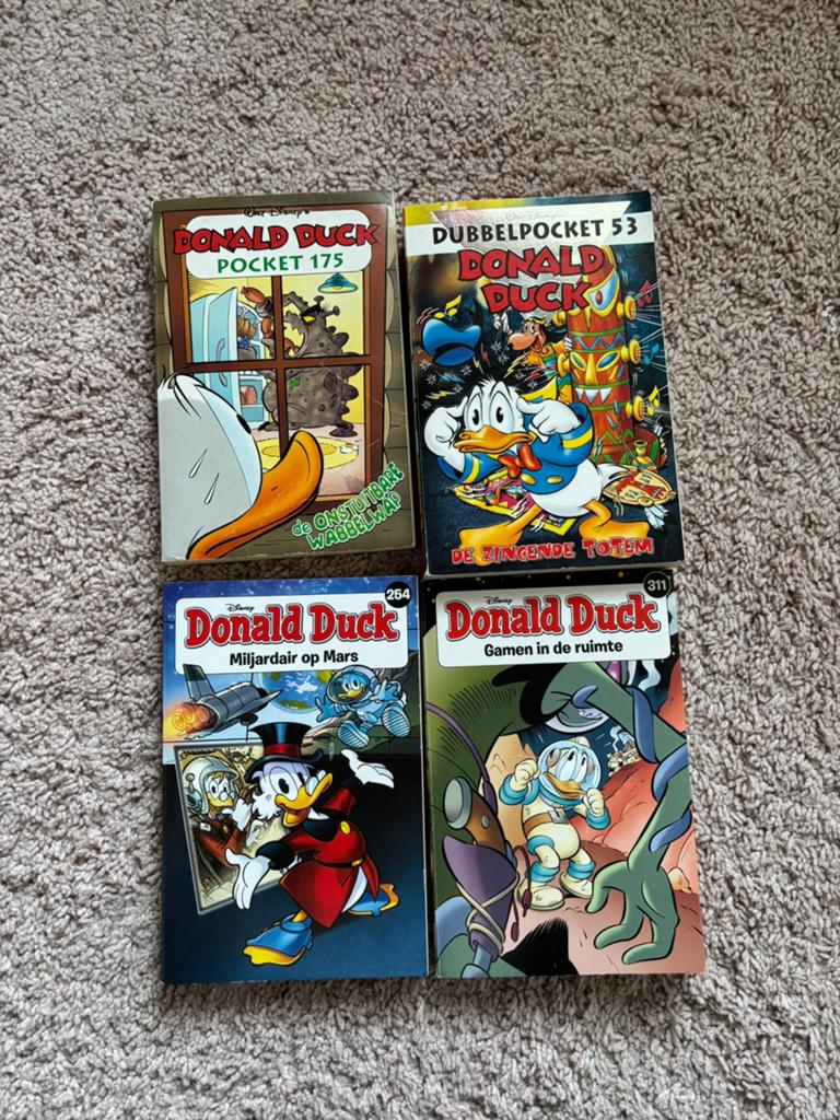 4 donald duck pocket boeken Disney, Boeken, Meerdere stripboeken, Ophalen of Verzenden, Zo goed als nieuw