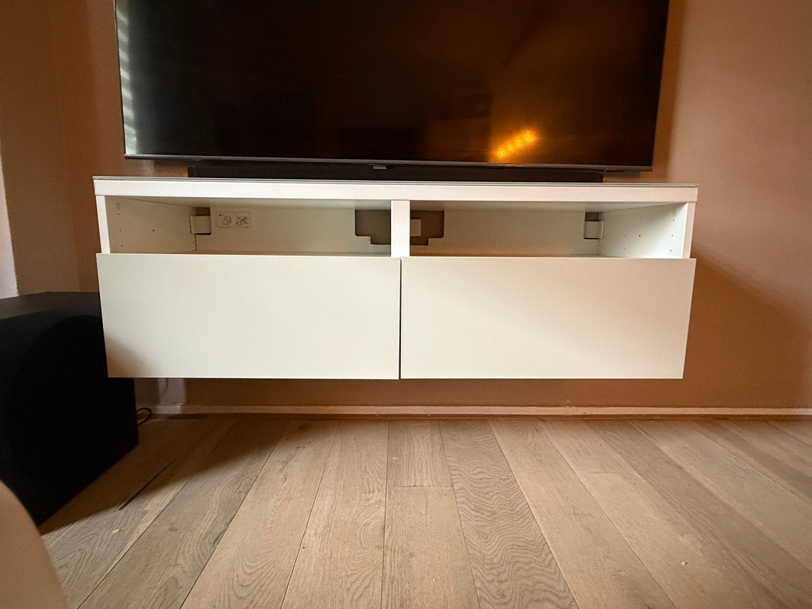 Tv meubel IKEA beige + extra bordeaux frontjes, Ophalen, 100 tot 150 cm, Zo goed als nieuw, IKEA - JAPANDI