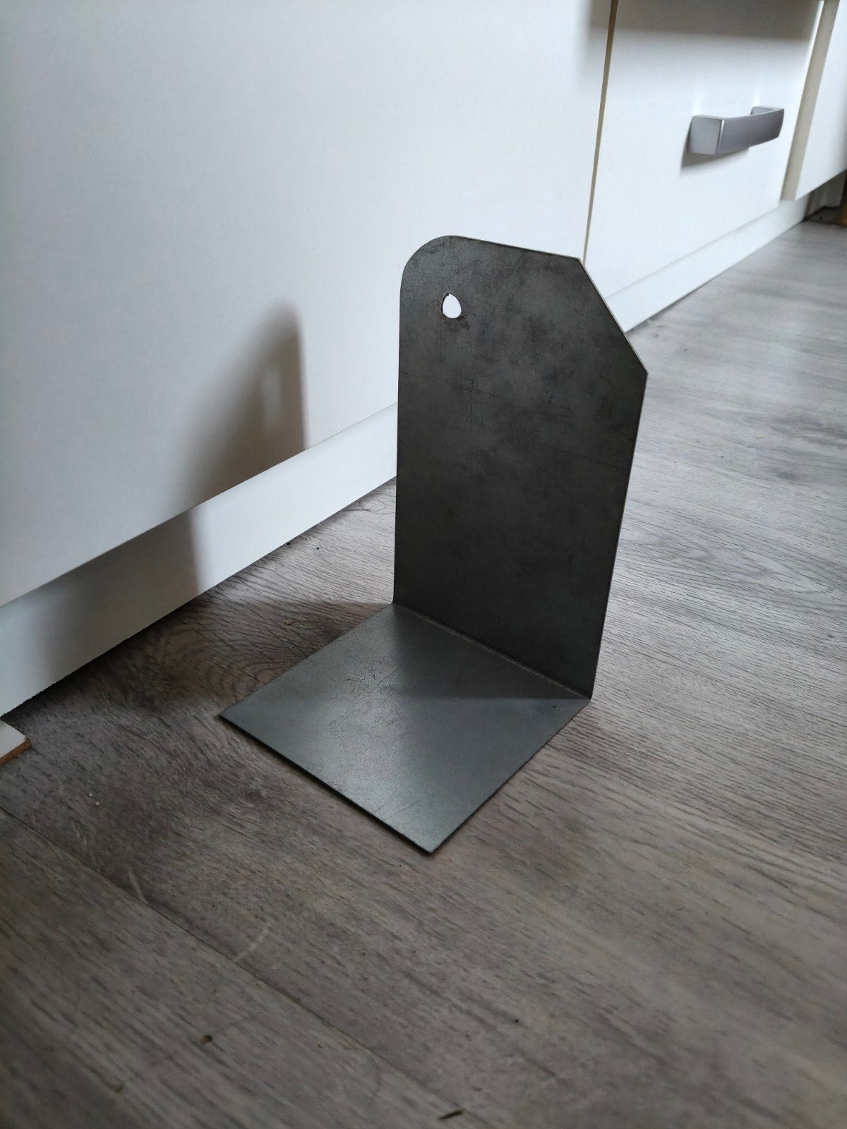 Metalen boekensteun - robuust en functioneel, Nieuw, Ophalen of Verzenden, Metaal, Grijs