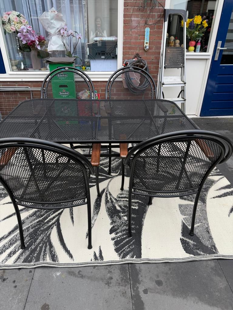 Zwarte metalen tuinset  Royal Garden met 4 stoelen, Gebruikt, Eettafel, Ophalen of Verzenden, Tuinset