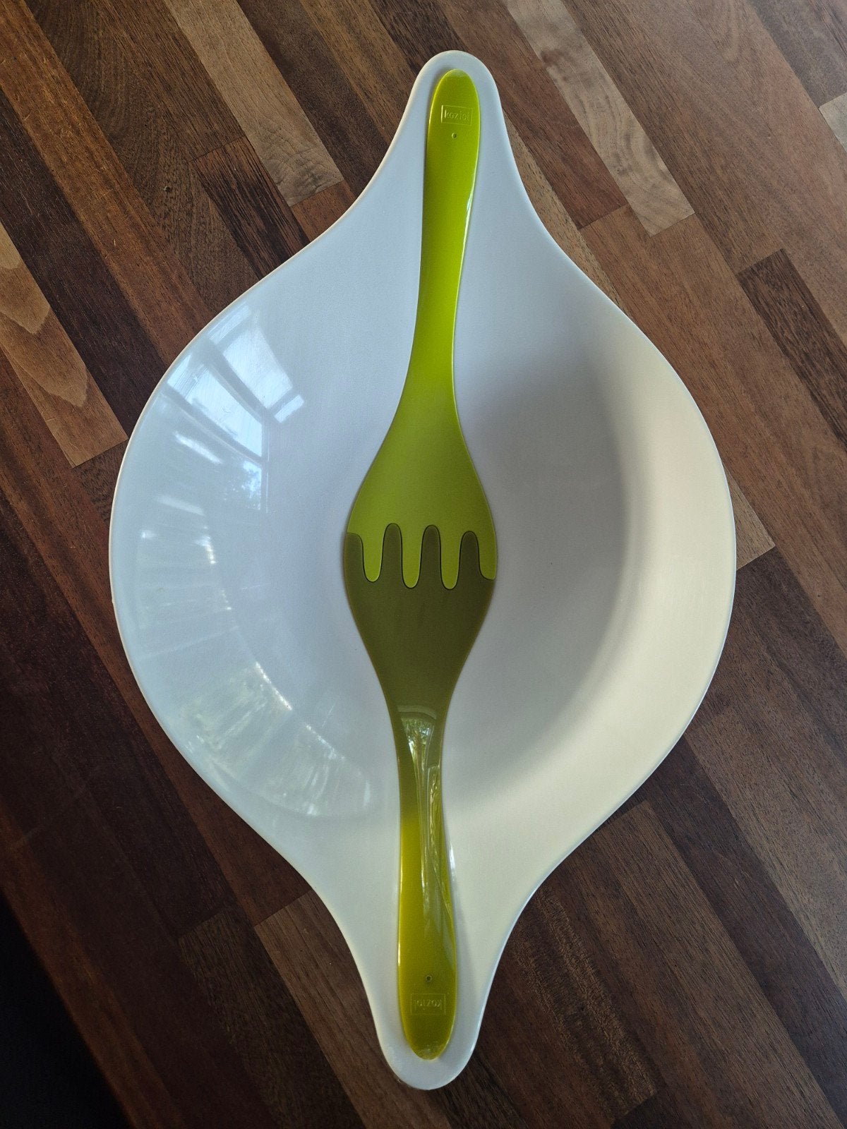 Koziol Saladeschaal met Bestek - Wit/Groen, Overige typen, Kunststof, Ophalen of Verzenden, Zo goed als nieuw