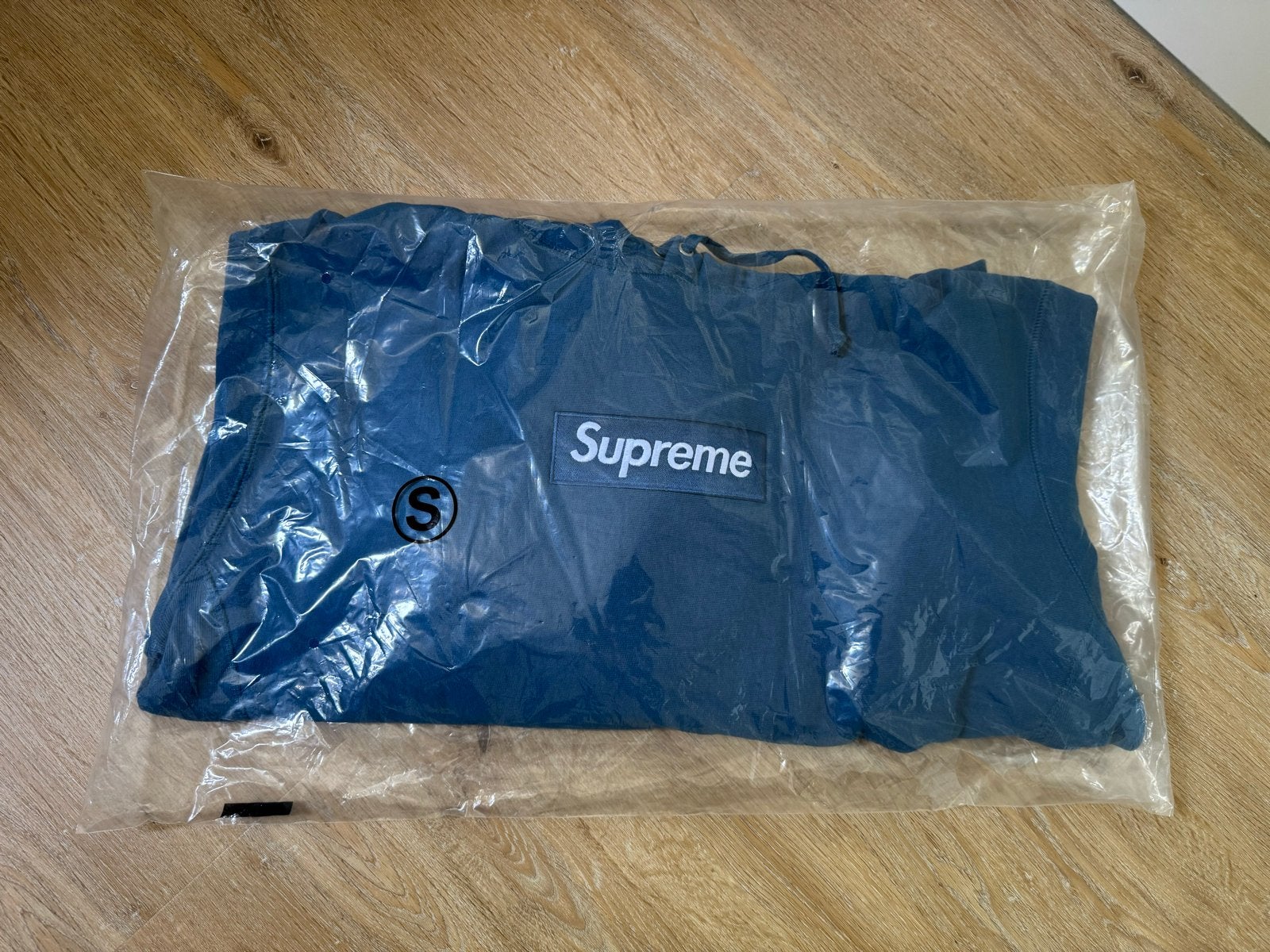 Supreme Box Logo Hoodie FW23 - Nieuw in verpakking - Maat S, Ophalen of Verzenden, Nieuw, Maat 46 (S) of kleiner, Blauw