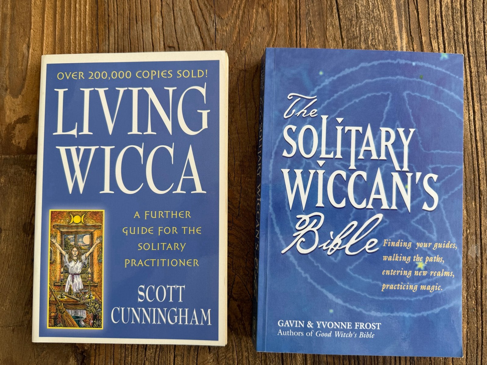 Wicca Boeken: Living Wicca & The Solitary Wiccan's Bible, Boeken, Ophalen of Verzenden, Gelezen, Spiritualiteit algemeen, Achtergrond en Informatie