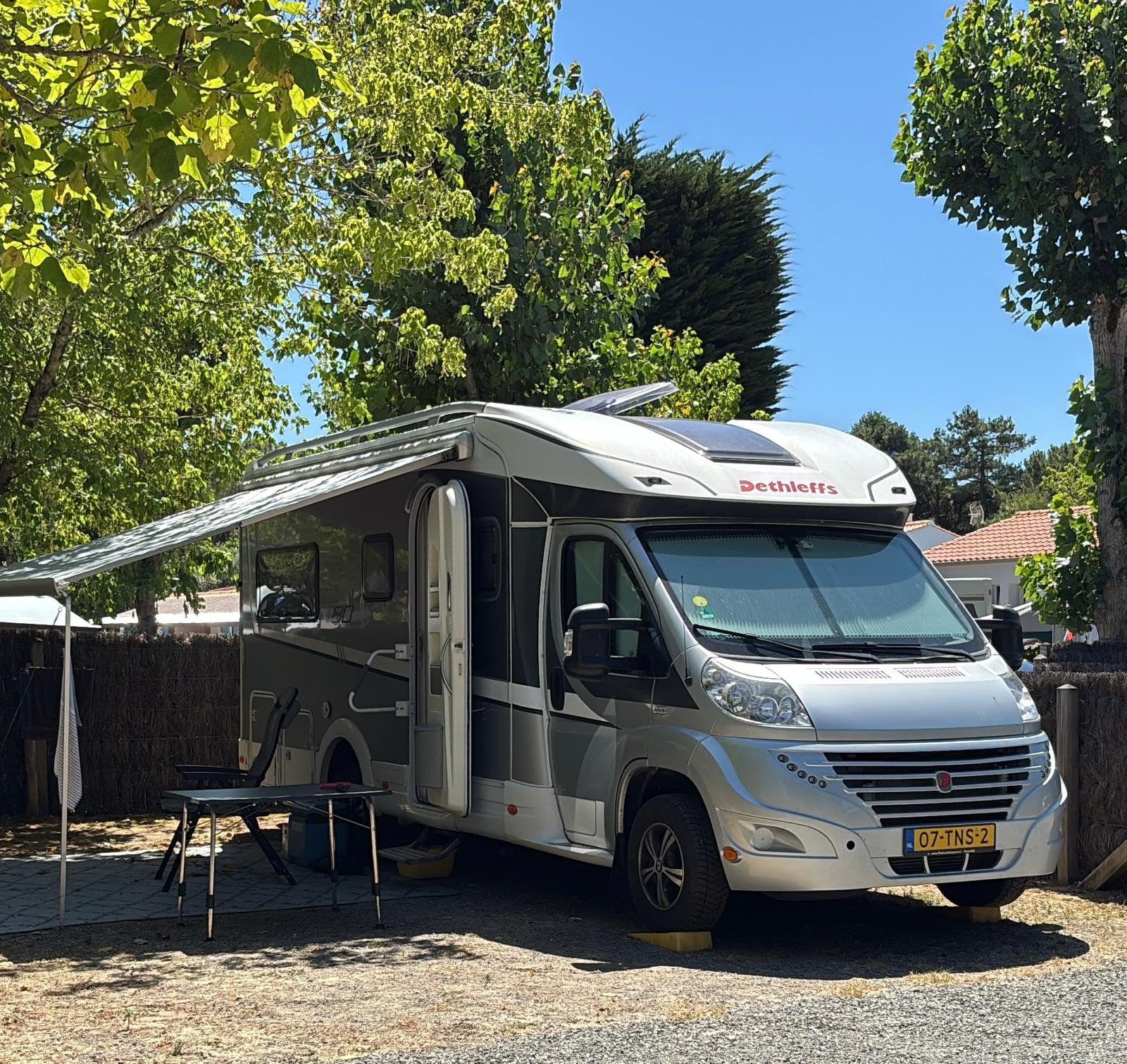 Te koop Dethleffs camper t6700 eighty, Caravans en Kamperen, Afzuigkap, Buitenlamp, Fiat, 6 tot 7 meter