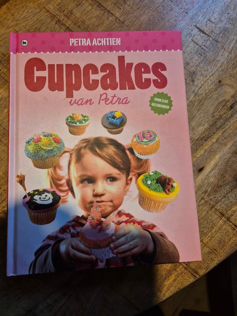 Boek cupcakes maken, Ophalen of Verzenden, Zo goed als nieuw, Cupcakes, Boek of Tijdschrift
