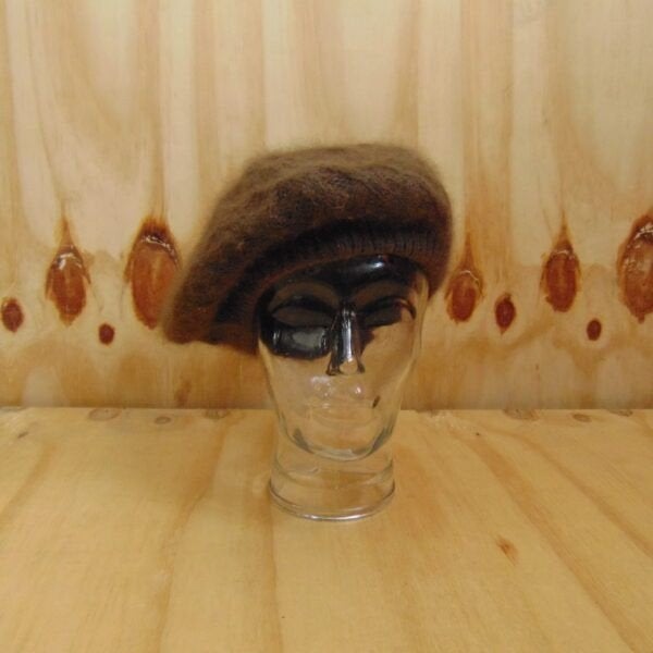 Vintage bruine gebreide baret angora, Verzenden, Hoed, One size fits all, Zo goed als nieuw